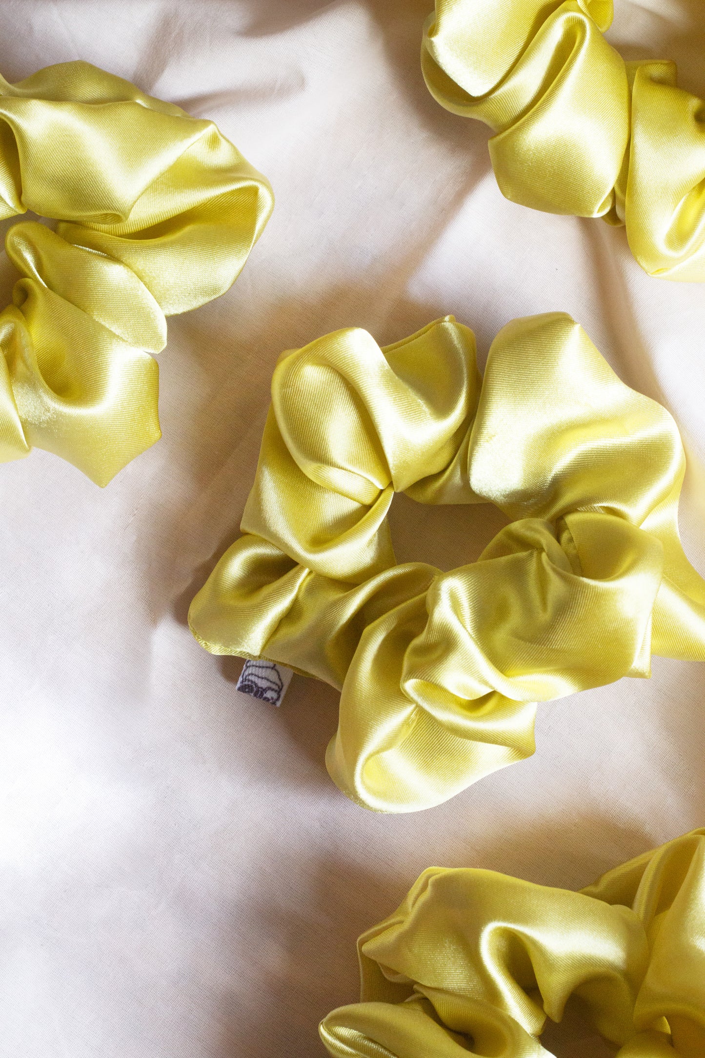 Scrunchie | Maxi Satin Goldgelb